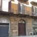 Molti altri trovano sistemazione nei venti vani di Palazzo De Risi, enorme stabile situato in via Garruba 63, nel quartiere Libert